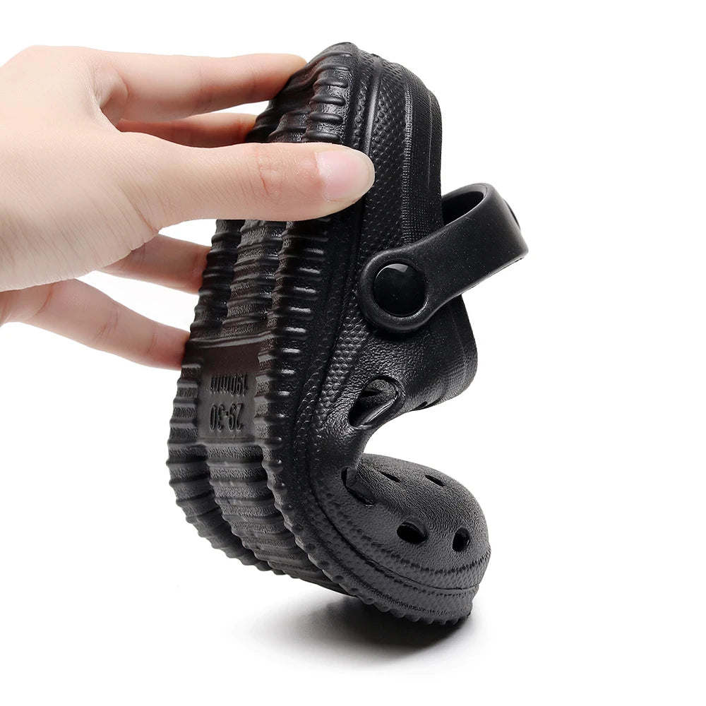 New Children's Slippers Waterproof Summer Outdoor Anti-Slip Beach Shoes for Boy Girl Fashion Garden Hole Shoes